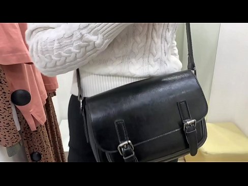 ❤️ Masturbarea în public a tinerei târfe FeralBerry cu un dildo în cabina de probă ️  at us ❌❤